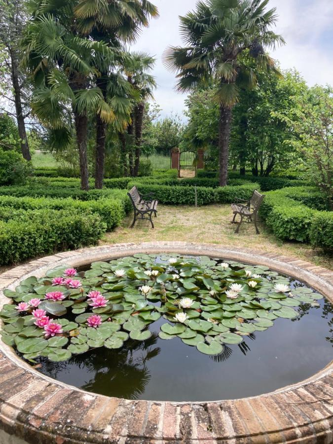 Domaine de Ménerque - petit château avec piscine Lisle-sur-Tarn Extérieur photo